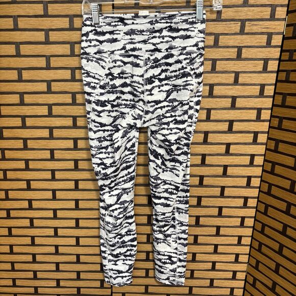 Powerhold Fabletics Black And White Active Leggings Size Small - Picture 2 of 7
